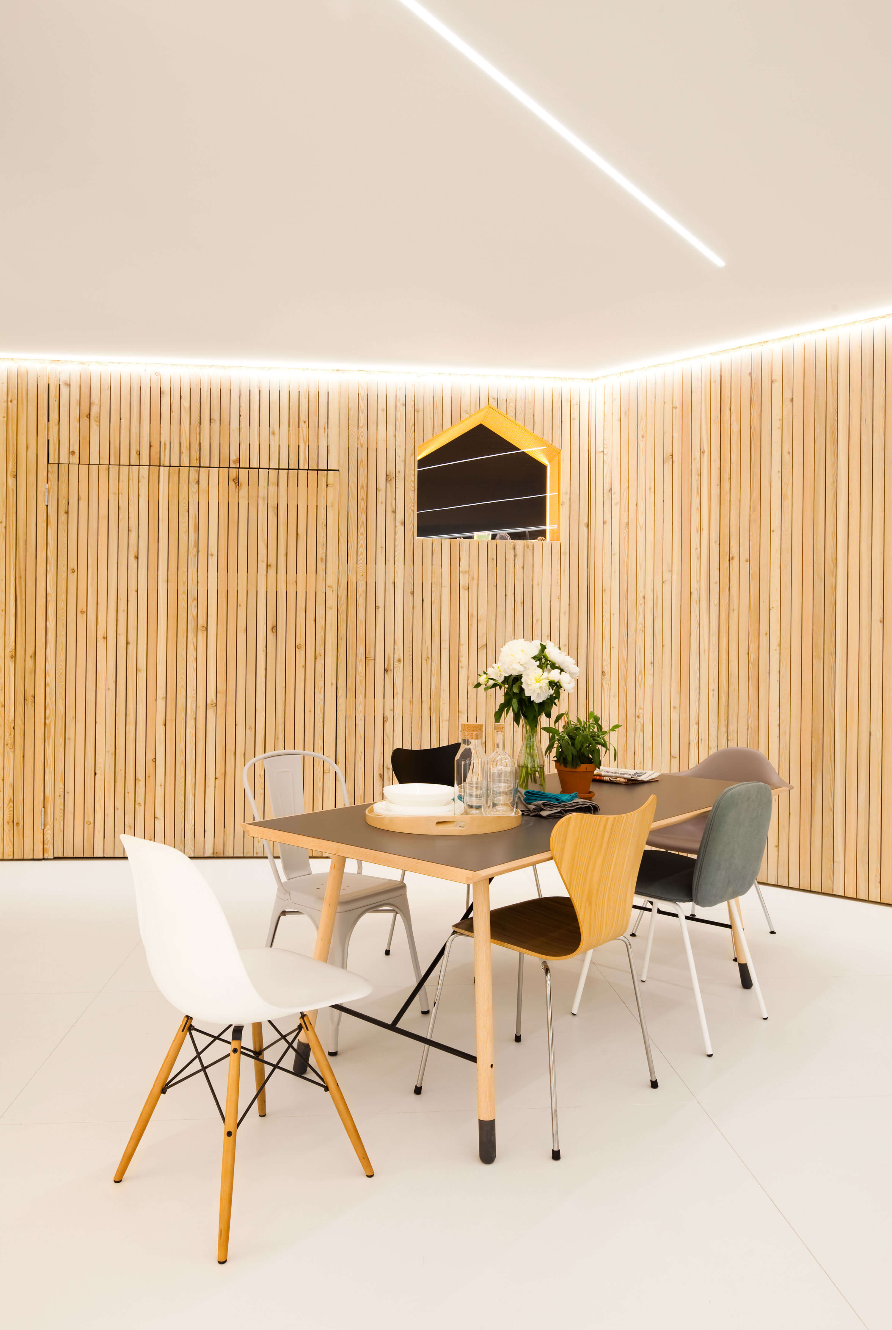 The wooden walls of the Mini Living: Do Disturb can be opened or closed